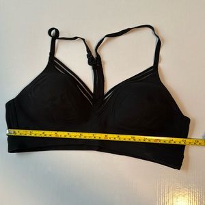 Athleta adjustable straps black bra/sports bra in size medium.